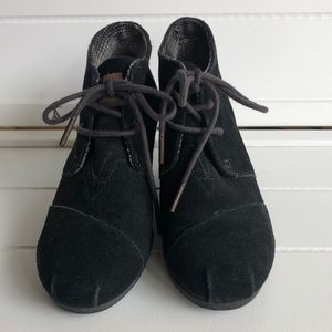 Toms Black Desert Wedge Suede Size 5